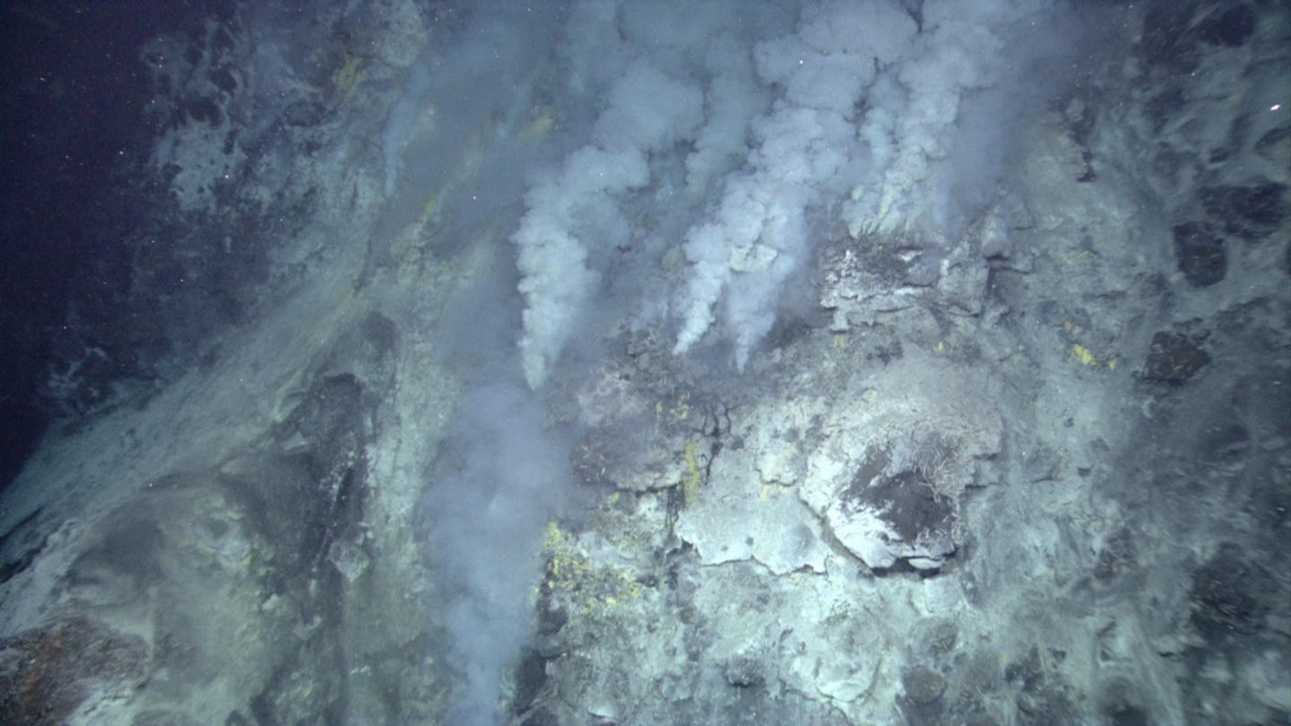2016/08/hydrothermal-vent_2big-NOAA.jpg