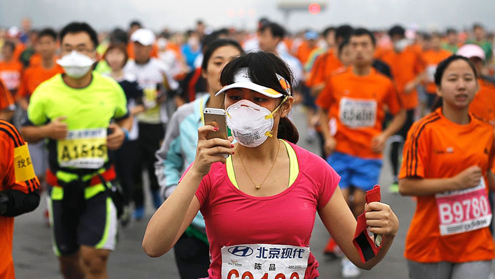 2016/08/air-pollution-runners-beijing_1big_ap.jpg