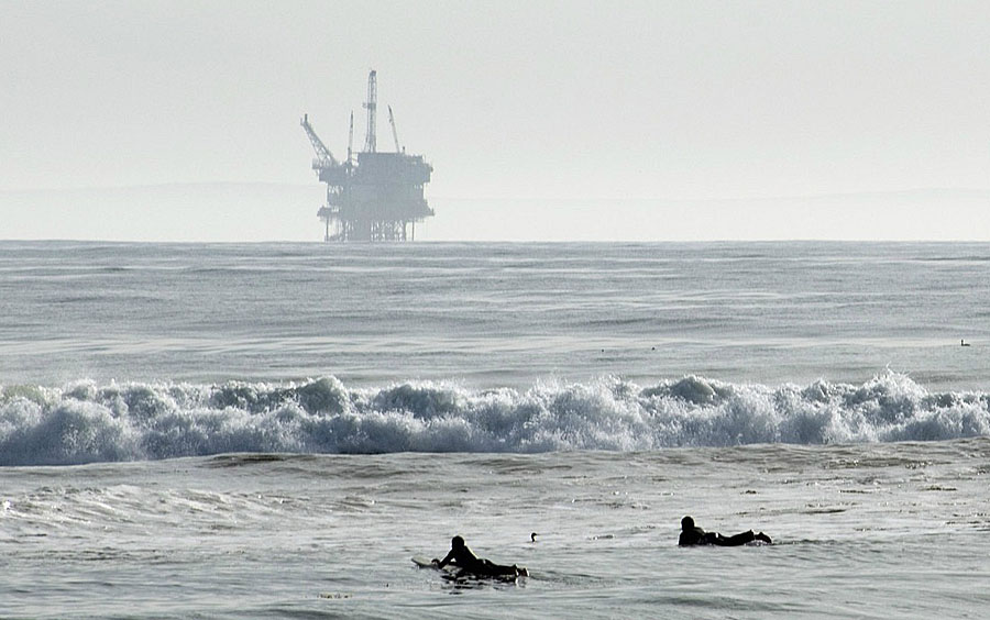 2016/08/offshore-drilling-surfers-california_1big_AP.jpg