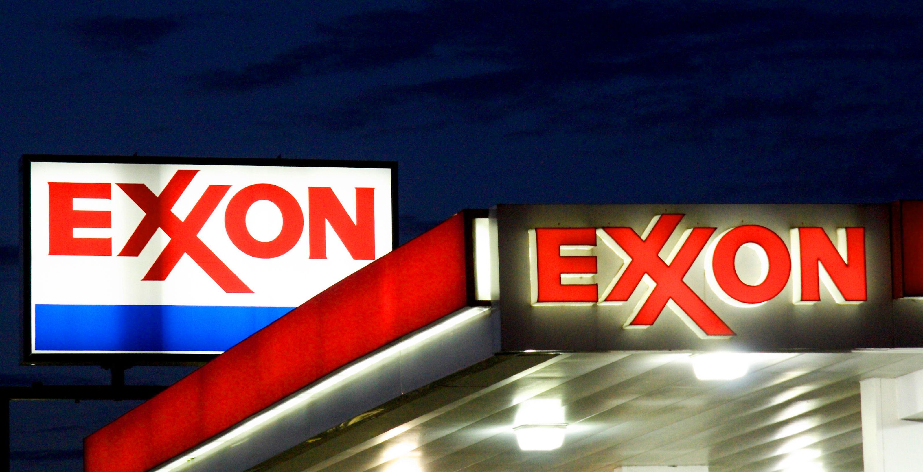2016/08/exxon-oil_stock.jpg