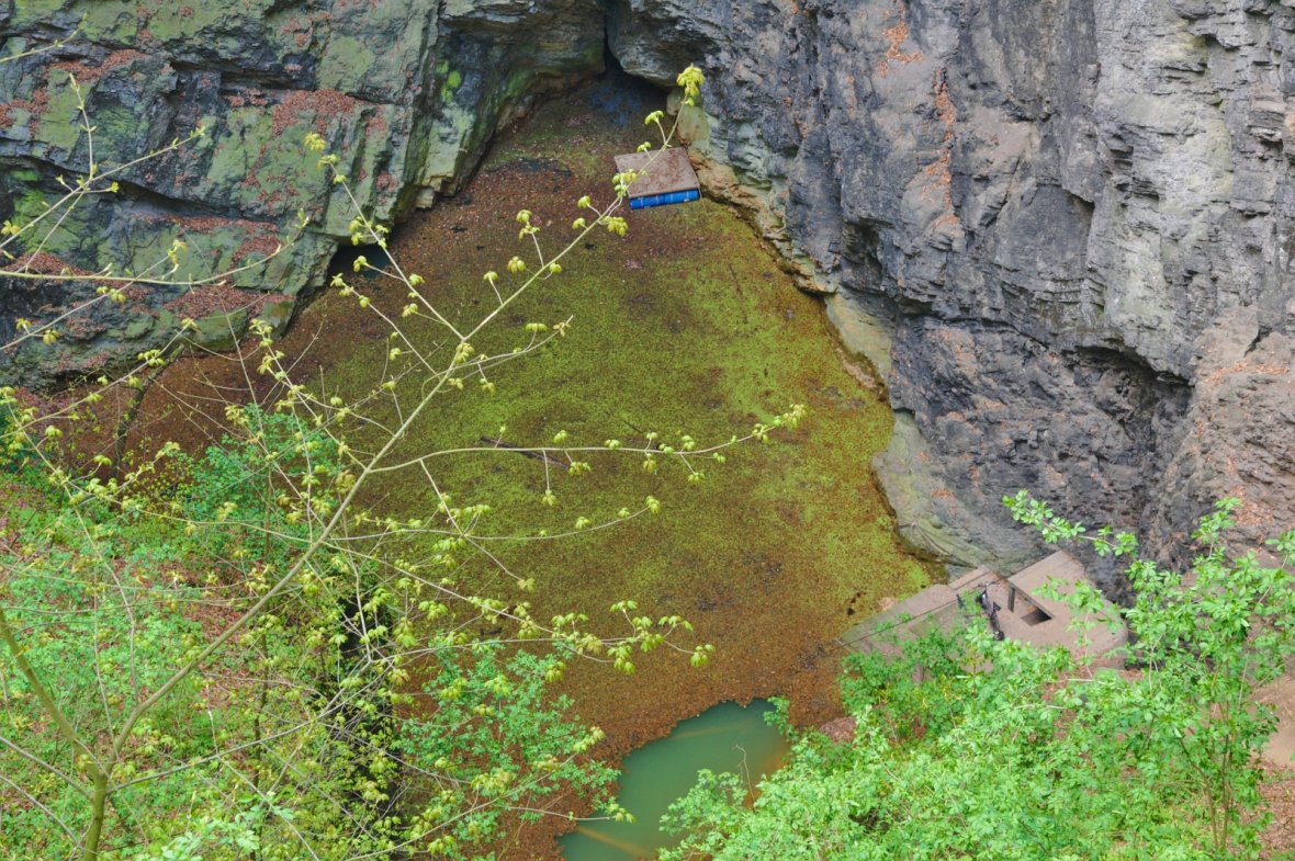 2016/09/hranicka-propast-worlds-deepest-cave.jpg
