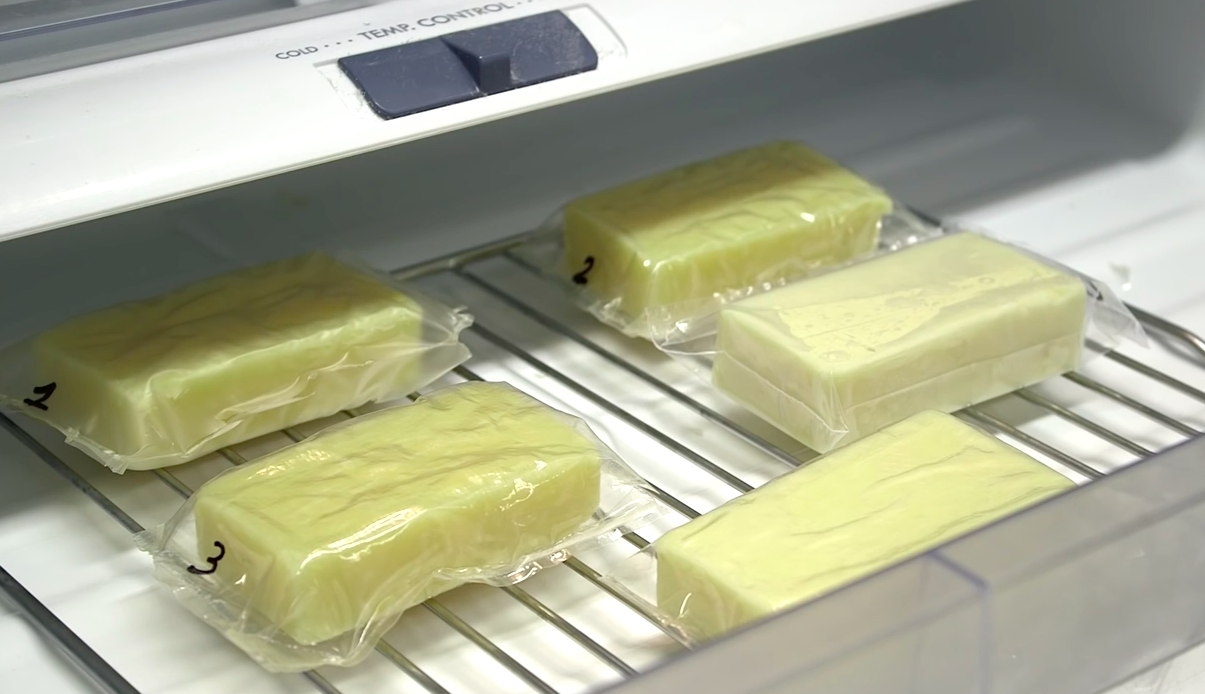 Edible and biodegradable food packaging replaces plastic