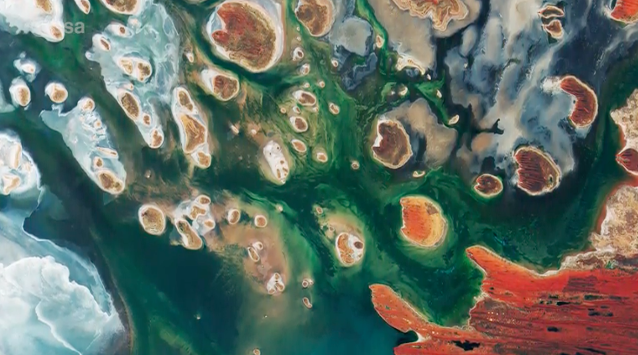Lake MacKay, Australia