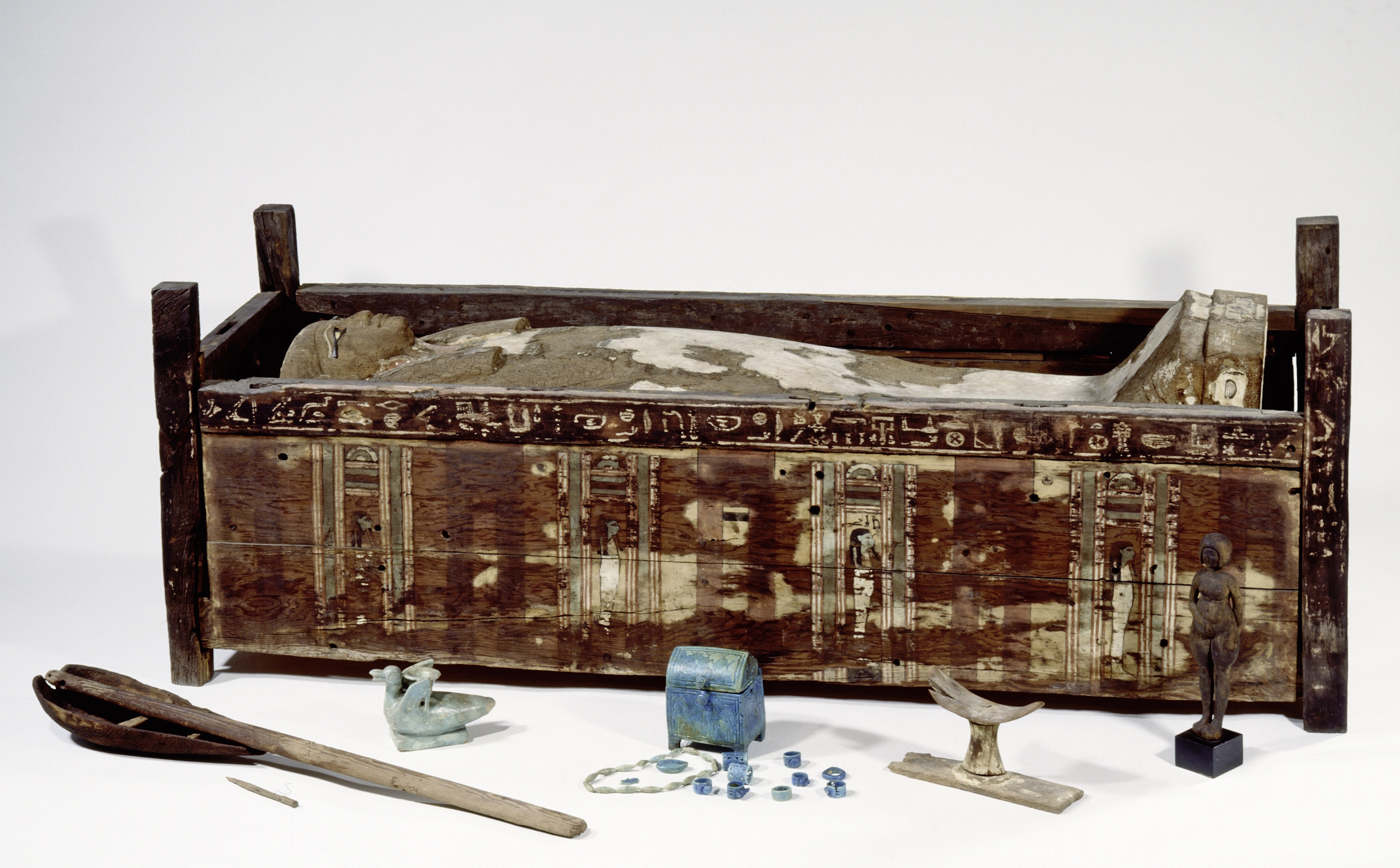 Pfostensarg der Tadja, ein jung verstorbenes M‰dchen, das in Abusir el-Meleq bestattet wurde