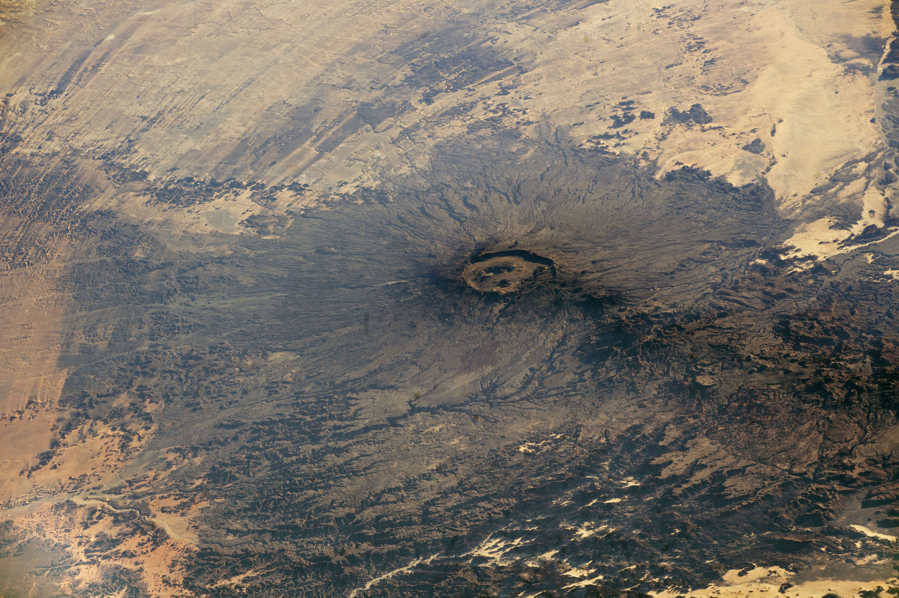 2018/02/Emi-Koussi-in-the-Sahara-Desert.jpg