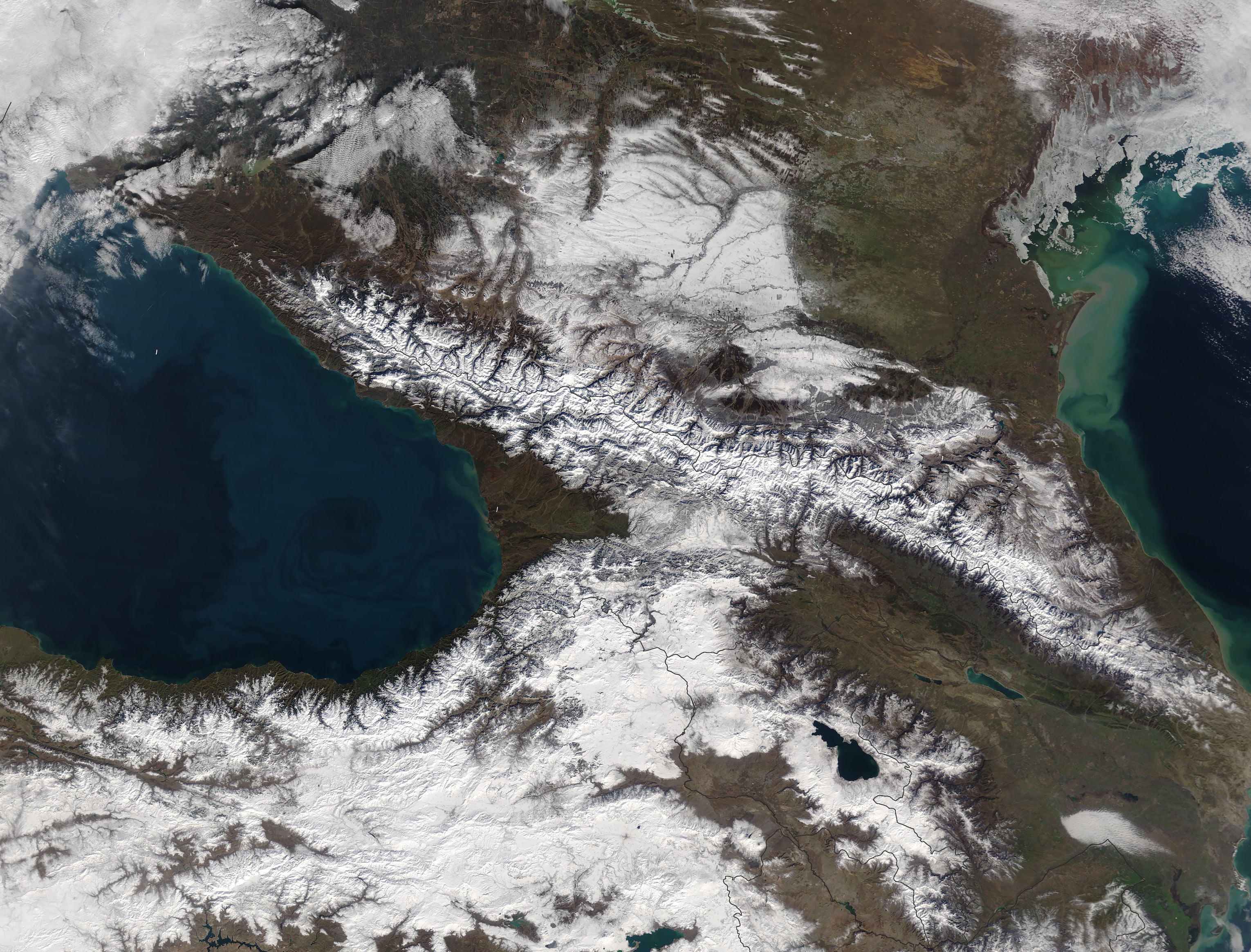 2018/02/Winter-over-the-Caucasus-Mountains-in-Russia.jpg