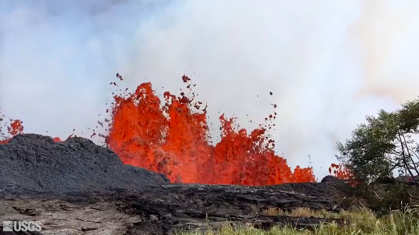 Kilauea lava fountain at at Fissure 20