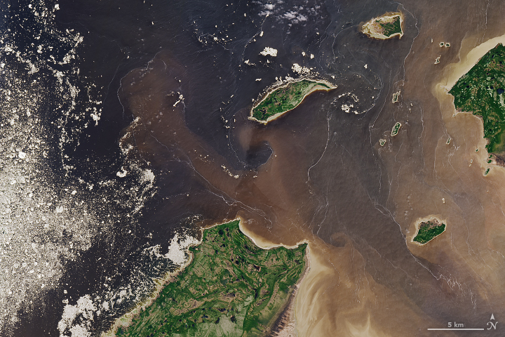 The unique water color of Rupert Bay