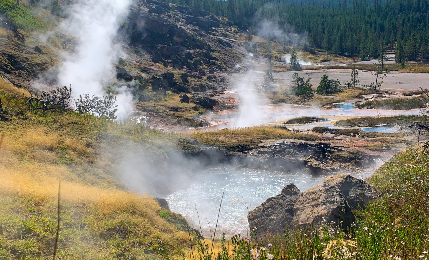 Geysers do not forecast explosive volcanic activity in Yellowstone