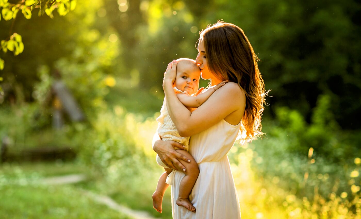 Maternal chemical signals help infants bond with strangers