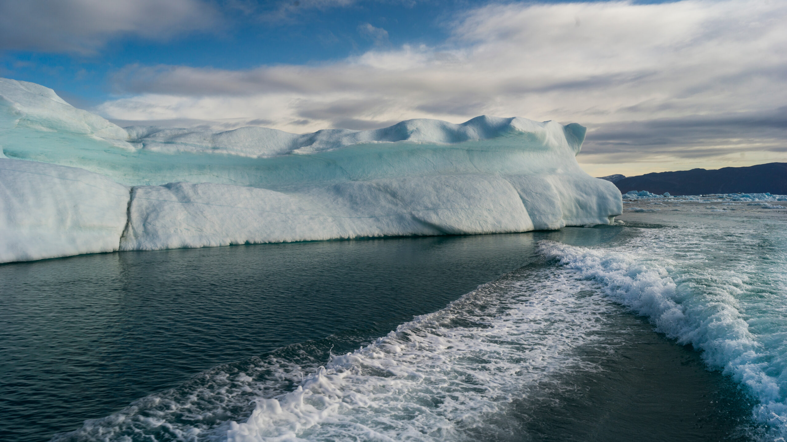 Icebergs,Floating,In,The,Labrador,Sea,,Nuuk,Fjord,,Sermersooq,,Greenland