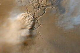 NASA monitors giant dust storms on Mars