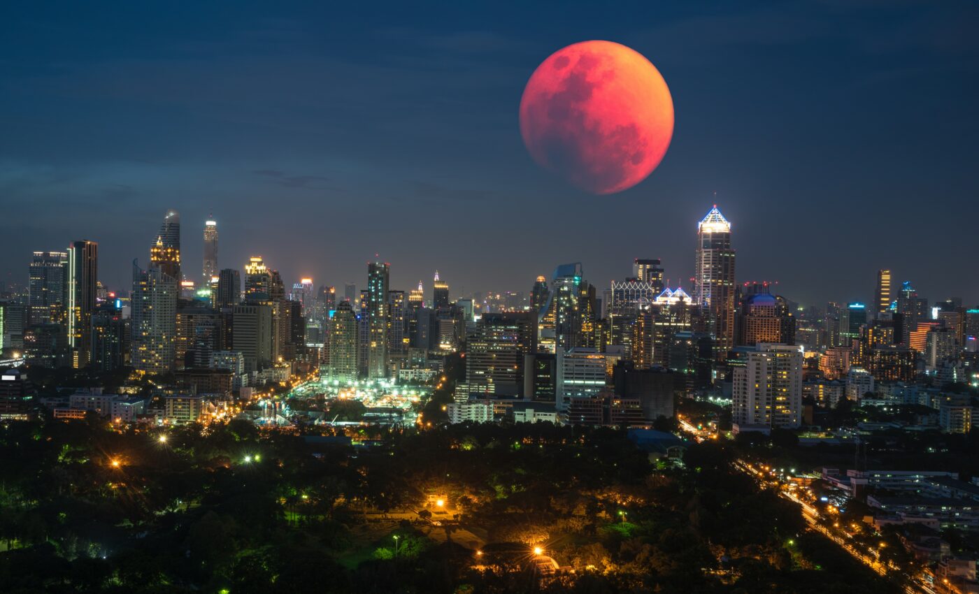 Spectacular Super Blood Moon will appear tonight