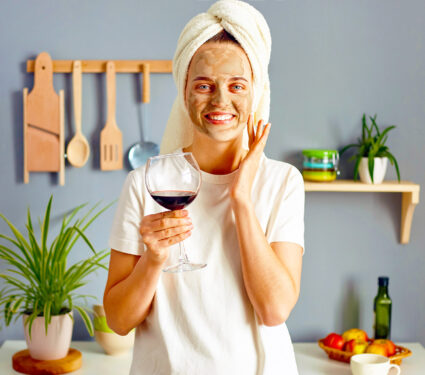 Adorable,Cute,Happy,Caucasian,Young,Woman,Posing,In,Kitchen,With