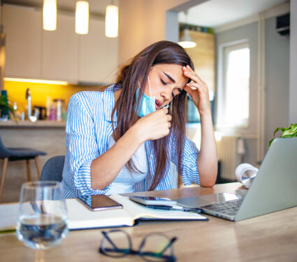 Woman,Working,In,The,Office,And,Having,Difficulties,Breathing,With