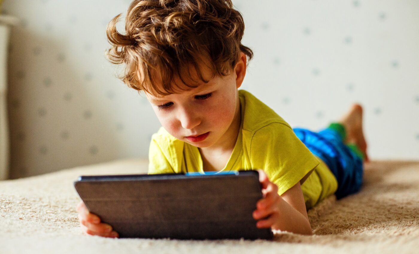 How screen time changes the brain structure of children