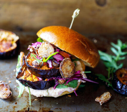 Vegan,Burger,With,White,Bean,Puree,And,Spicy,Aubergine,Slices