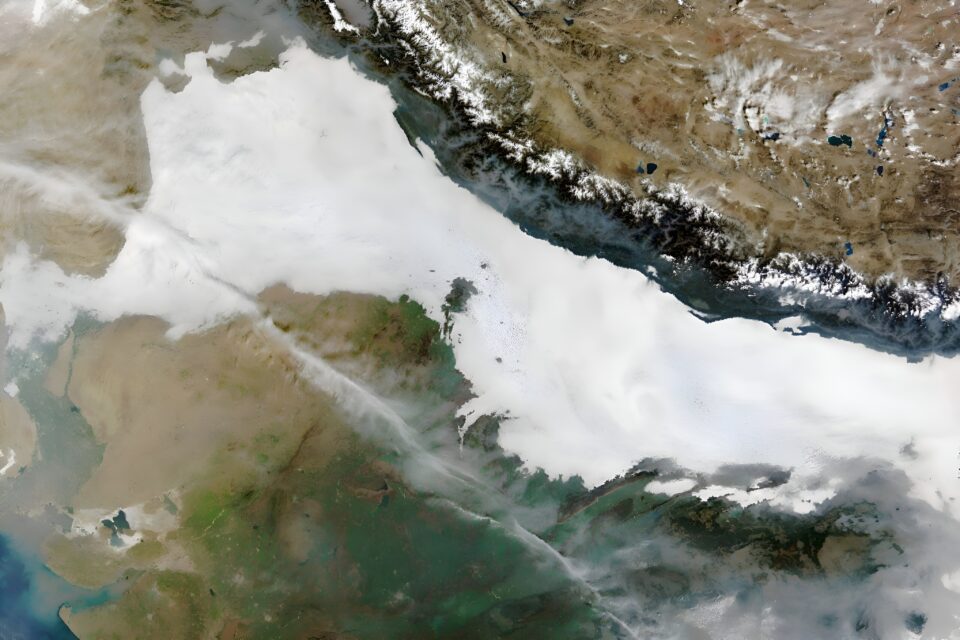 Dense fog lingers over the Indo-Gangetic Plain 