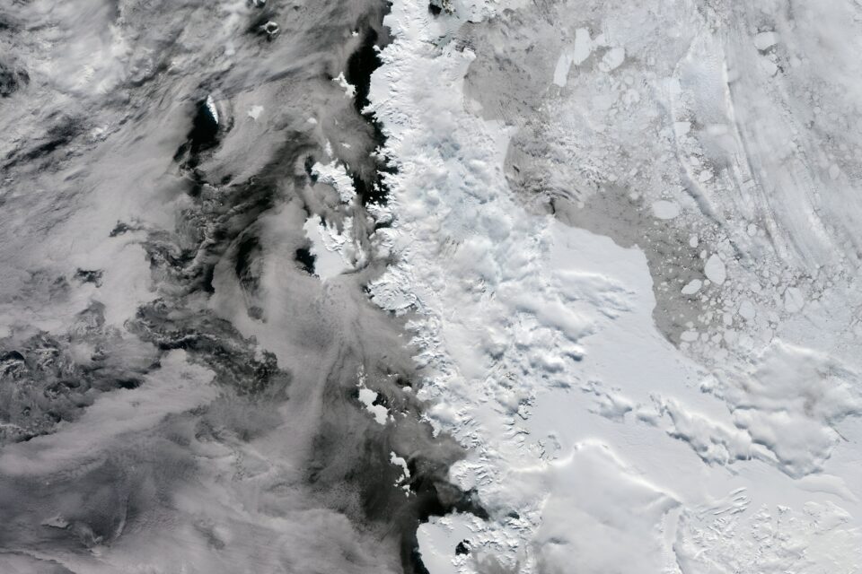The Antarctic Peninsula covered in ice
