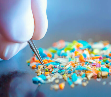 Macro,Shot,Of,A,Person,With,Medical,Gloves,And,Tweezers