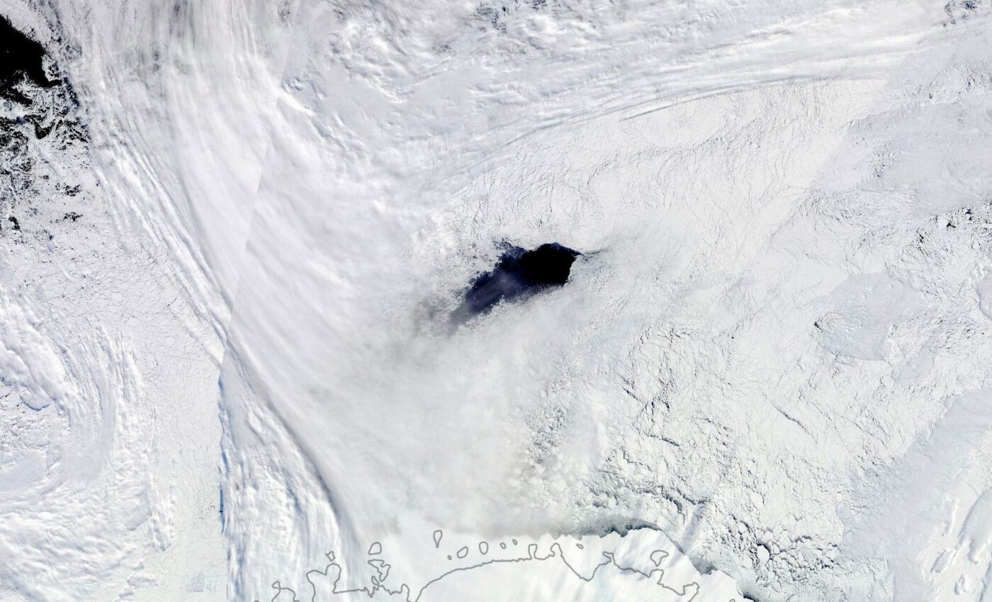 Experts solve the mystery of a giant hole in Antarctic sea ice
