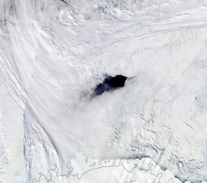 2024/05/Sea-ice-hole.jpg