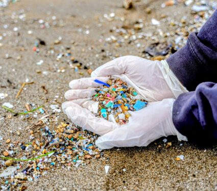 2024/05/Ocean-microplastics.jpg