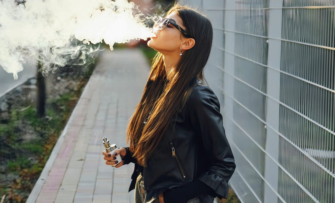 Electronic cigarettes with games: A dangerous innovation