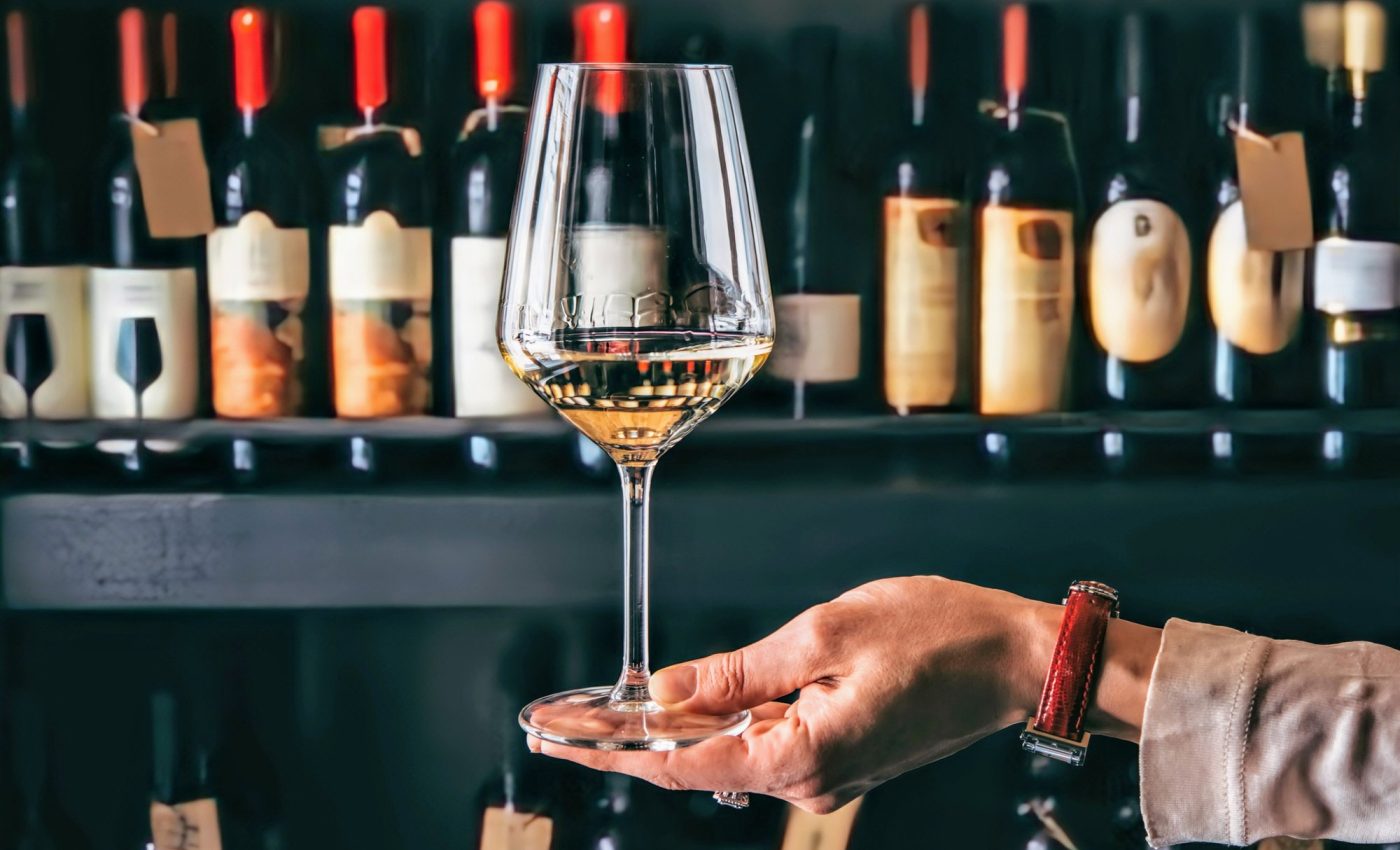 Drinking alcohol in moderation does not prolong life