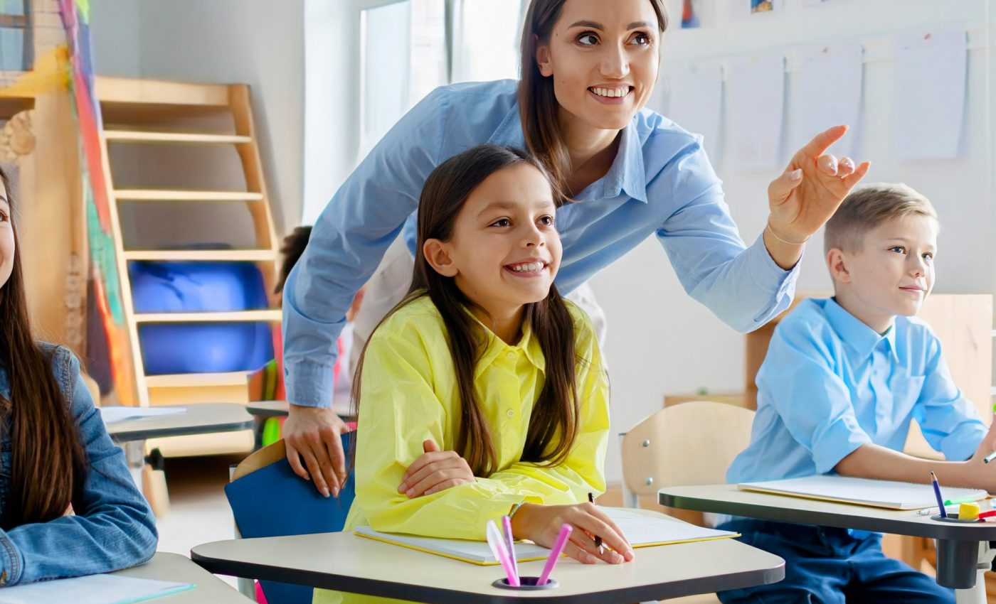 Words like 'this' and 'that' direct attention across languages