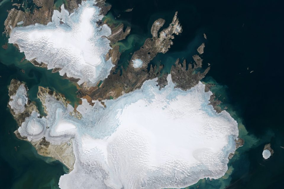 Svalbard melts into the Arctic Ocean 