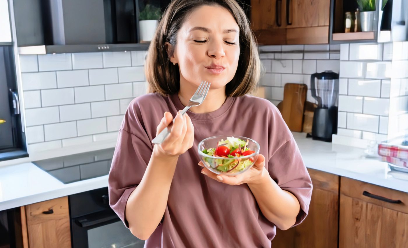 Swallowing food triggers ‘feel-good hormones’