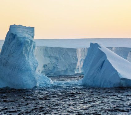2024/12/iceberg_A23a_worlds-largest_1m.jpg
