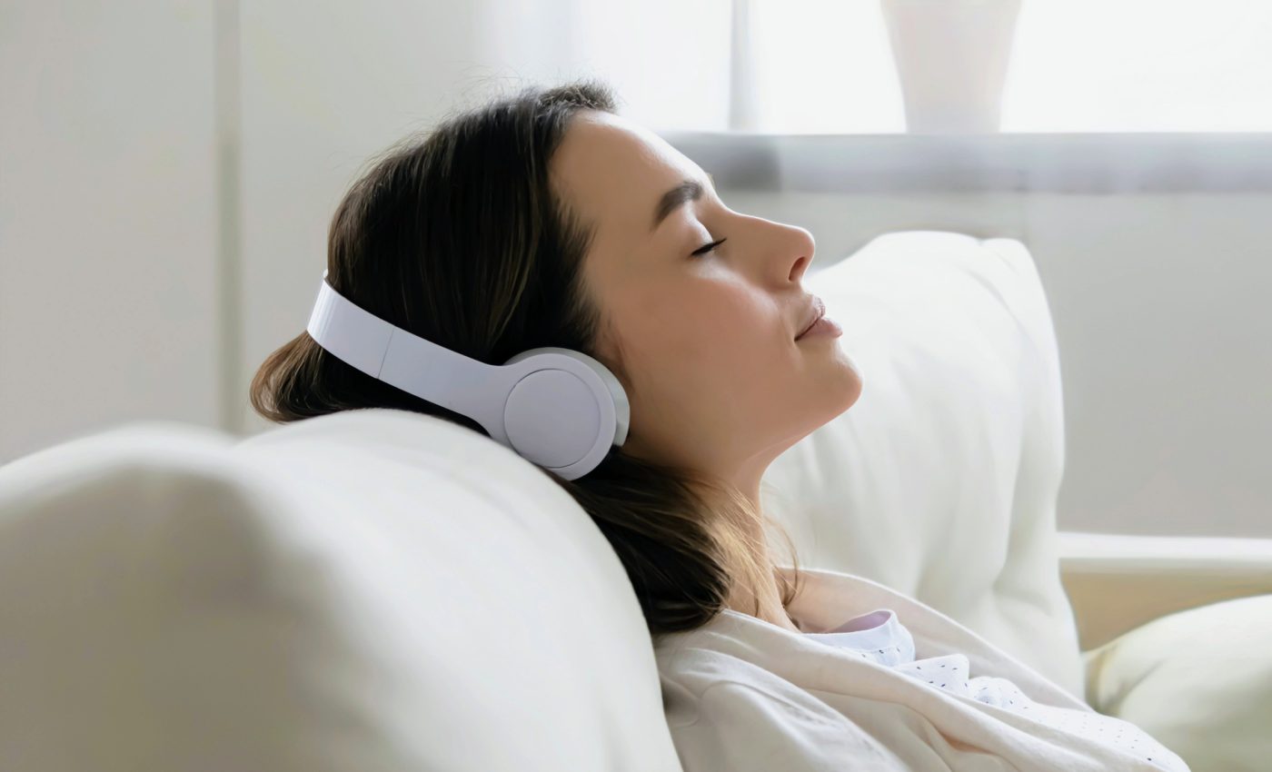 Healing through headphones: Personalized music can reduce pain