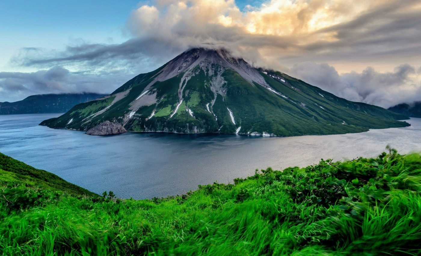 Hidden connection unites the largest volcanoes in the Pacific