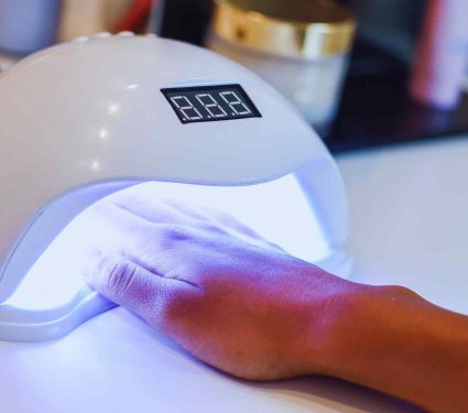 2025/07/manicure-lamps-skin-damage.jpg