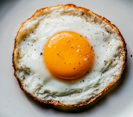 2025/07/Egg-cholesterol.jpg