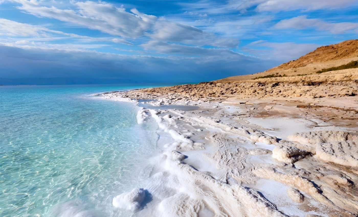 How the Dead Sea builds 'salt giants' beneath its waters