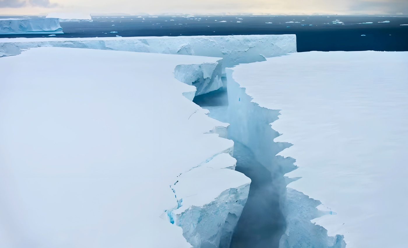 Glacier in Antarctica that could drown cities is breaking apart