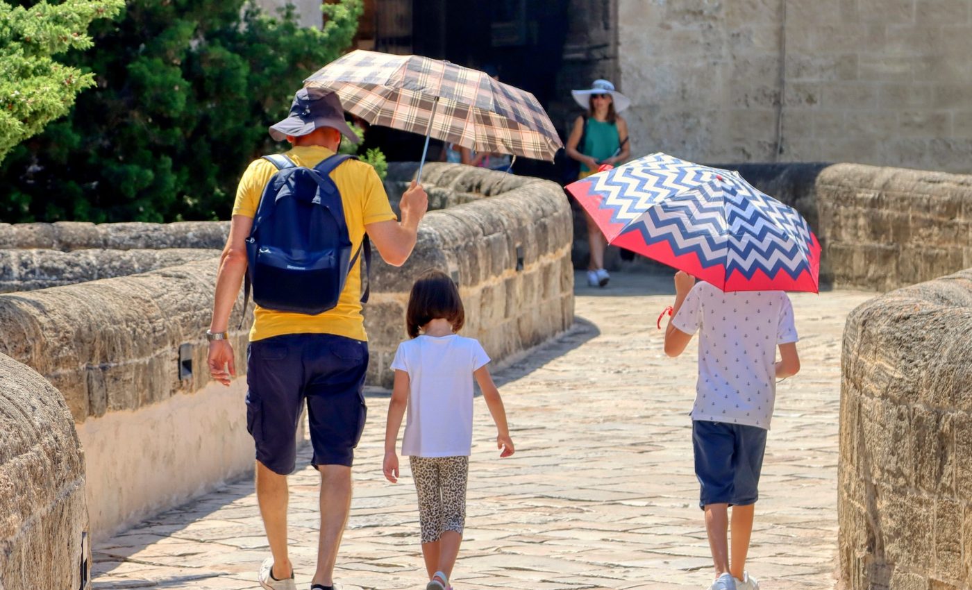 Living in extreme heat can age your body just like smoking does