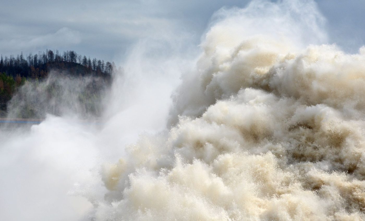 How a massive landslide triggered a deadly tsunami in 2007