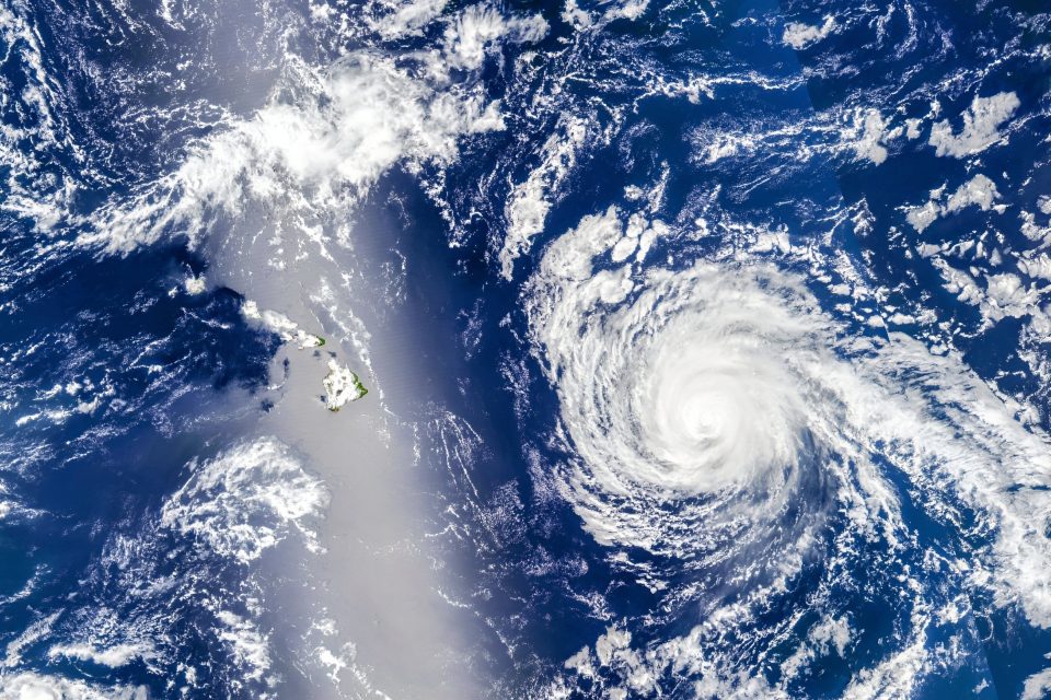 Hurricane Kiko spins toward Hawaii 