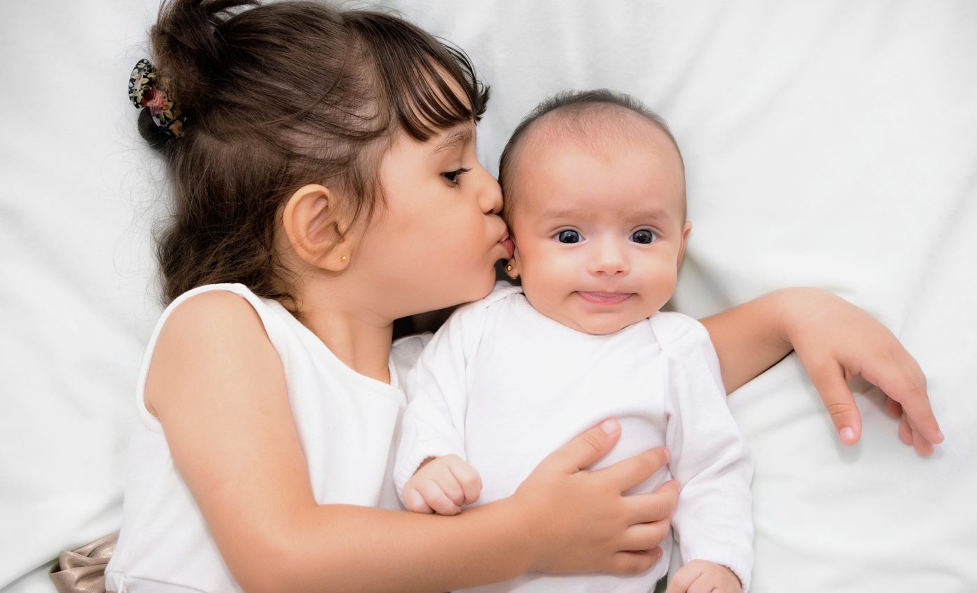 Why childhood survival may depend on sibling dynamics