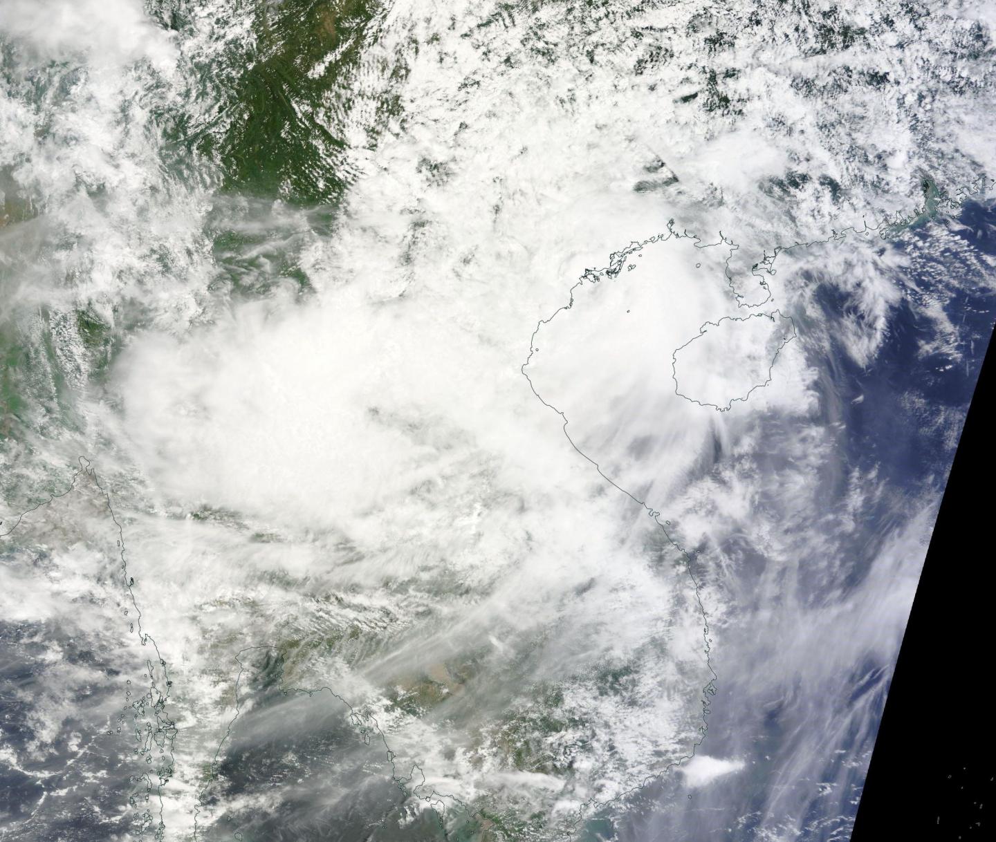 Tropical Storm Dianmu makes landfall in Northeastern Vietnam