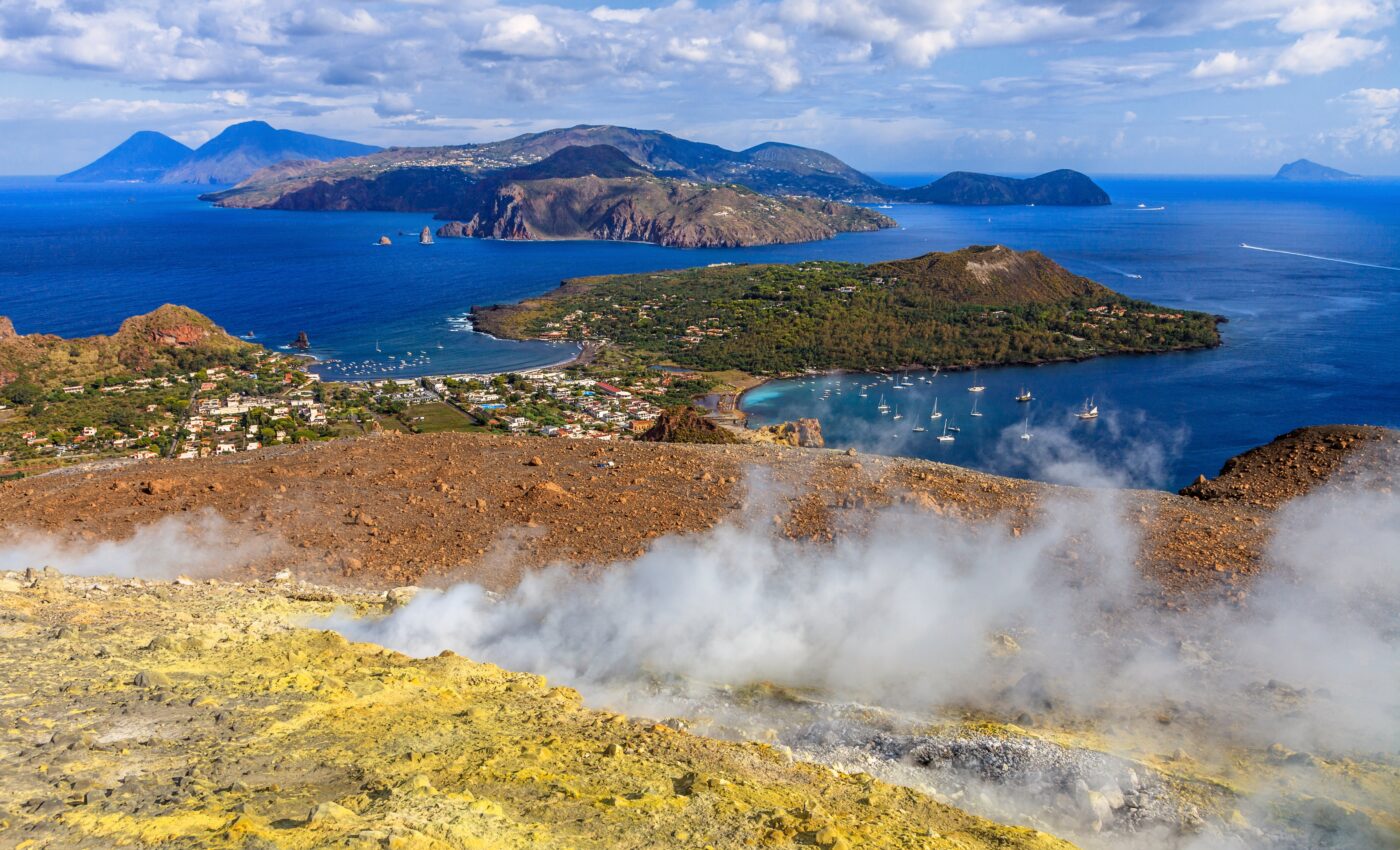 Changes in sea level can trigger eruptions on volcanic islands