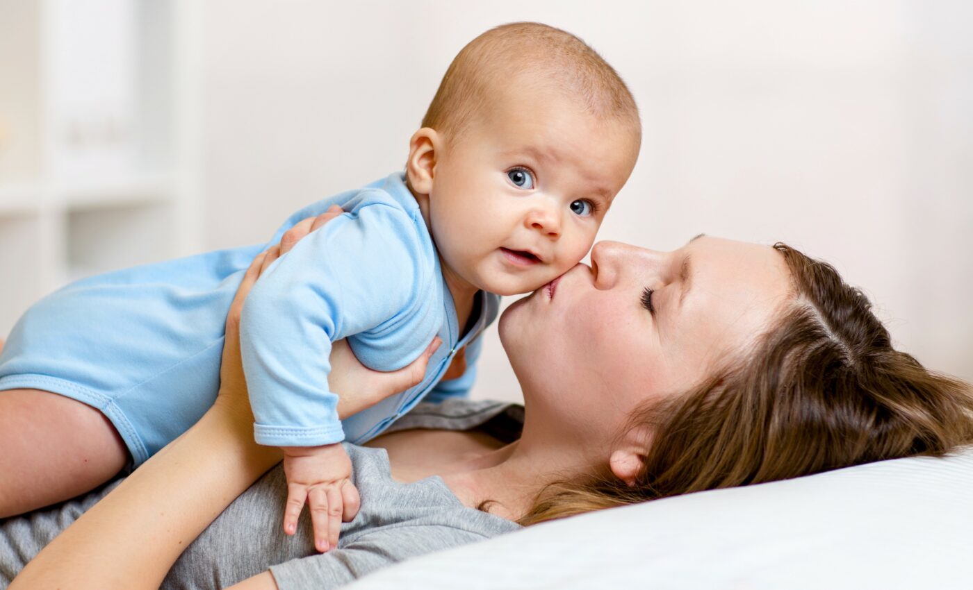 Children use saliva sharing to infer close relationships