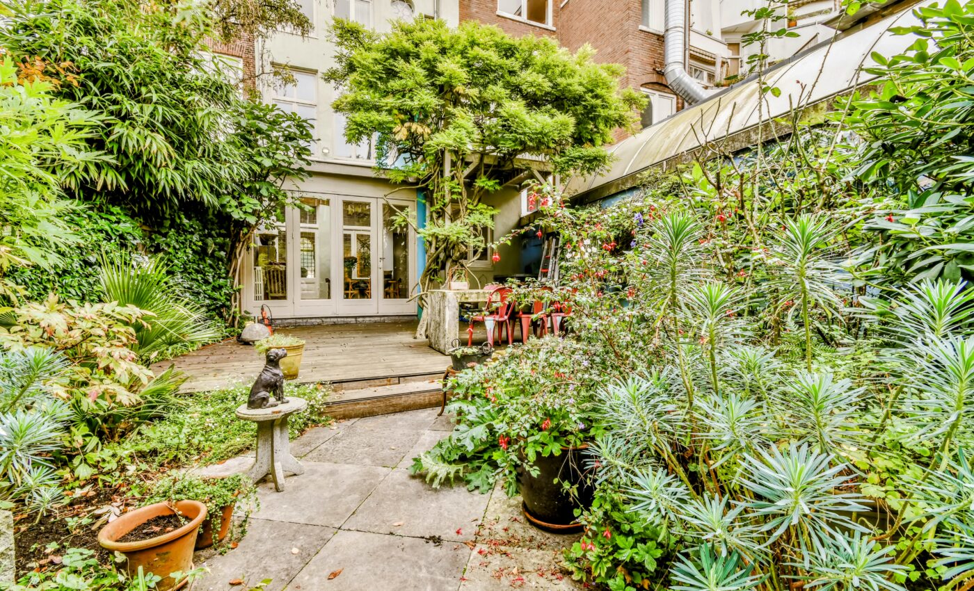 Green yards promote climate resilience in urban areas