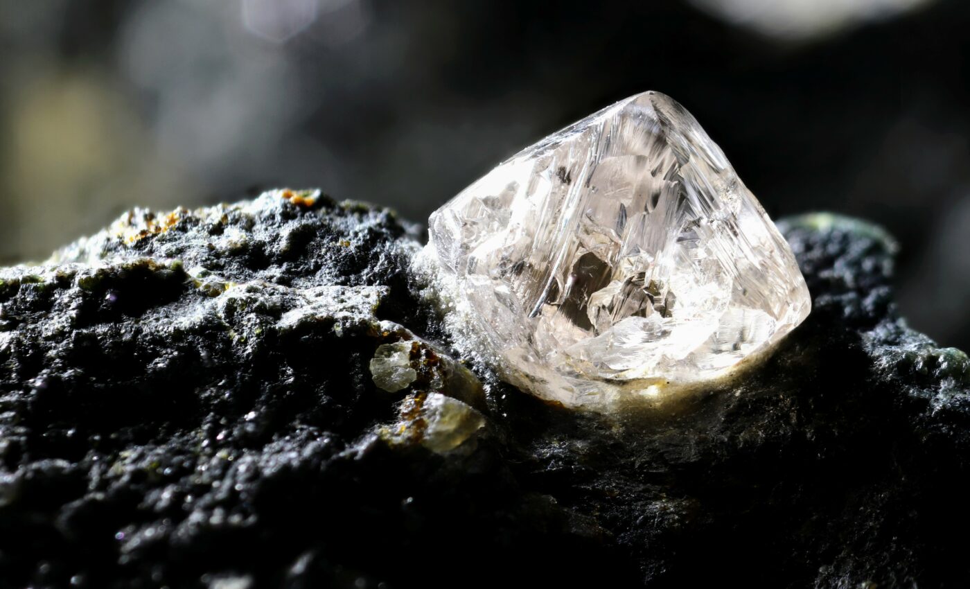 What can diamonds reveal about the formation of earthquakes?