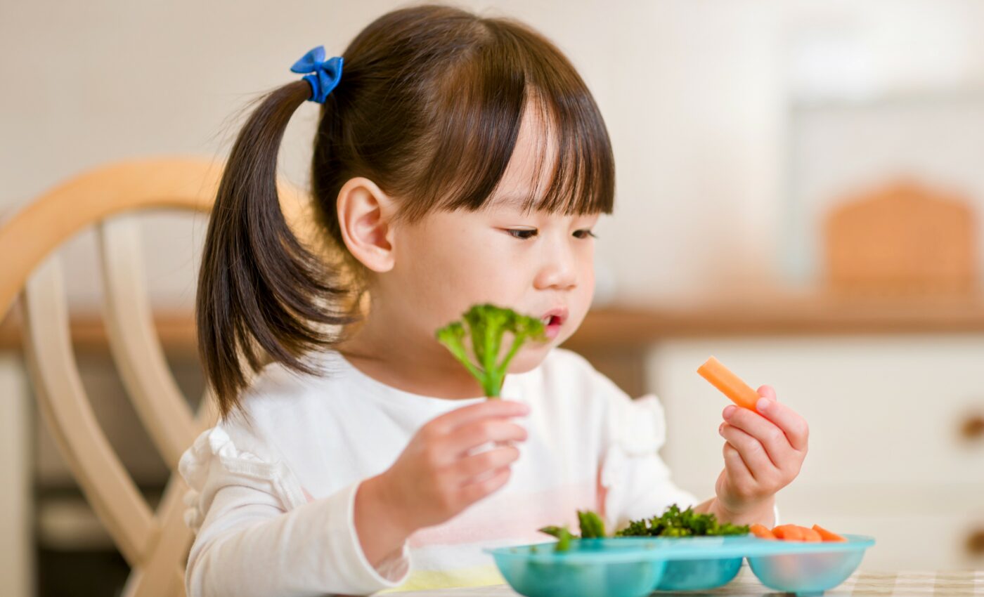 Children are willing to try vegetables when they're rewarded