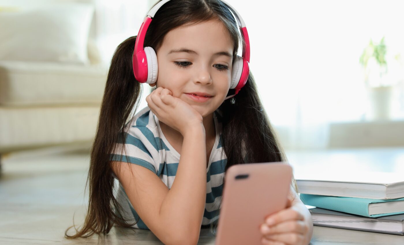 Hidden health risks of headphones and earbuds in children